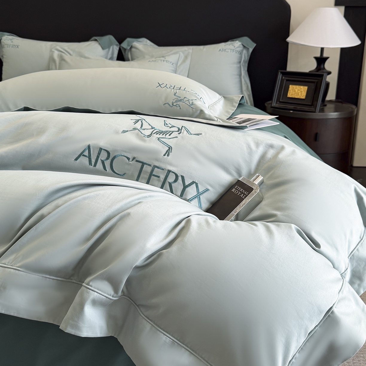 91家纺网 家纺一手货源 找家纺 置顶家纺 2025新款轻奢50双股长绒棉全棉刺绣骨头鸟四件套 轻奢-繁星蓝+浅石兰