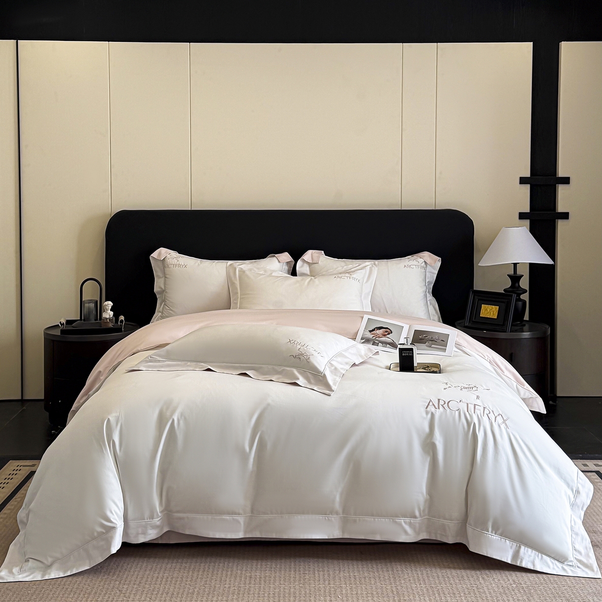 91家纺网 家纺一手货源 找家纺 置顶家纺 2025新款轻奢50双股长绒棉全棉刺绣骨头鸟四件套 轻奢-奶白+粉