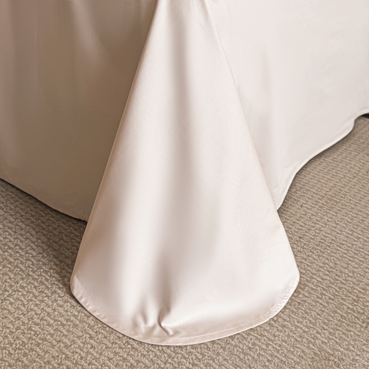 91家纺网 家纺一手货源 找家纺 置顶家纺 2025新款轻奢50双股长绒棉全棉刺绣骨头鸟四件套 轻奢-奶白+粉