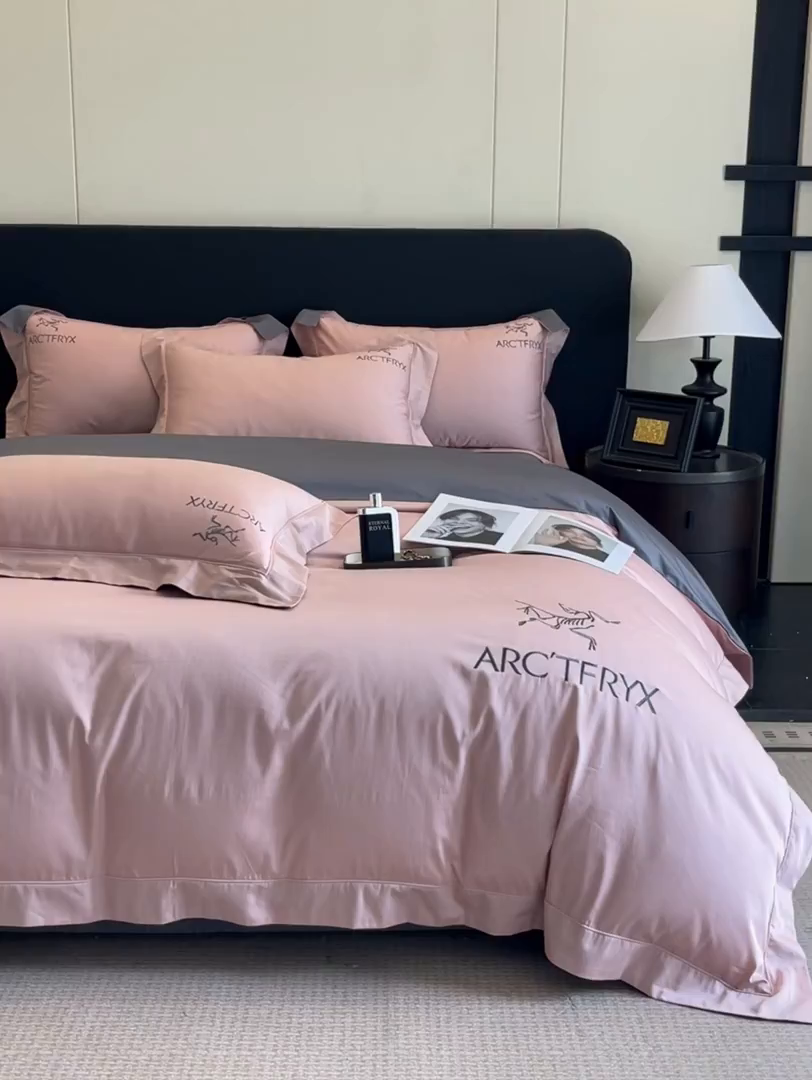 91家纺网 家纺一手货源 找家纺 置顶家纺 2025新款轻奢50双股长绒棉全棉刺绣骨头鸟四件套 轻奢-豆沙+高级灰