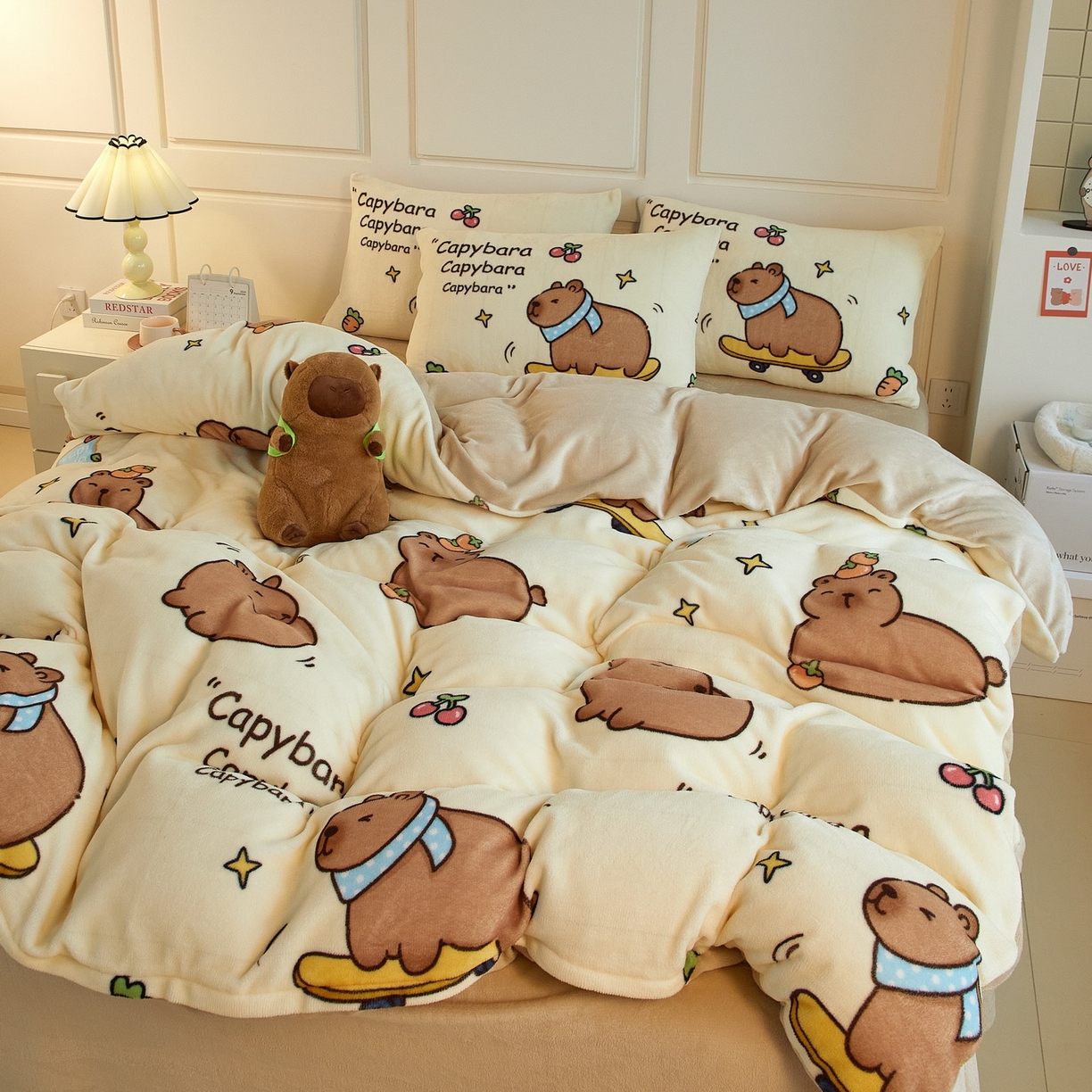 91家纺网 家纺一手货源 找家纺 （总）蘭菲家纺 2025新款卡皮巴拉牛奶绒四件套