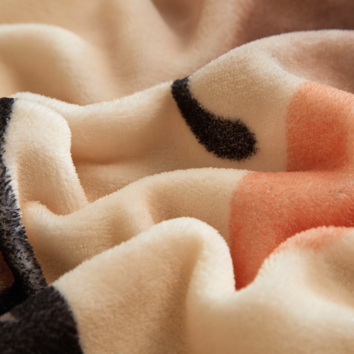 91家纺网 家纺一手货源 找家纺 蘭菲家纺 2025新款卡皮巴拉牛奶绒四件套 豚一家