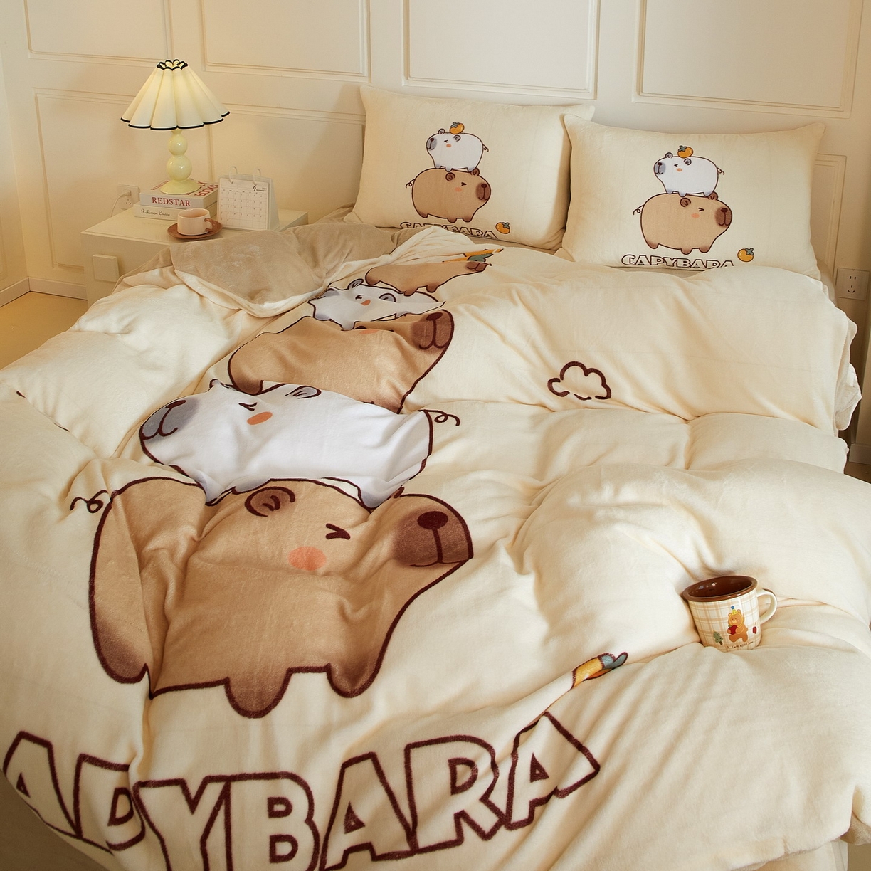 91家纺网 家纺一手货源 找家纺 蘭菲家纺 2025新款卡皮巴拉牛奶绒四件套 沉浸式