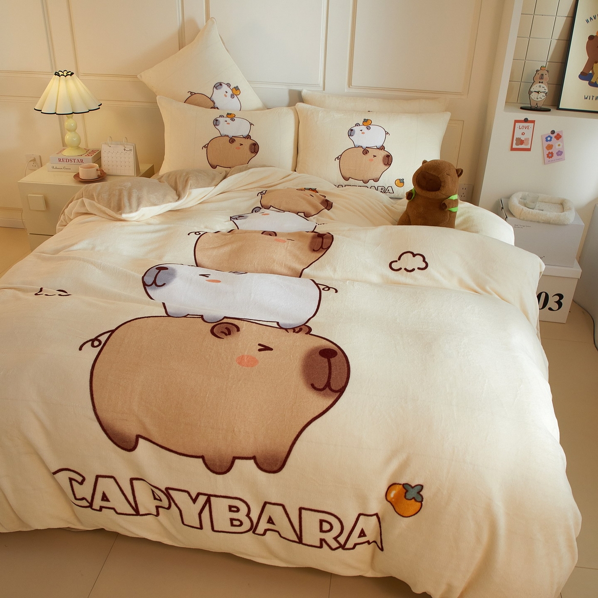 91家纺网 家纺一手货源 找家纺 蘭菲家纺 2025新款卡皮巴拉牛奶绒四件套 沉浸式