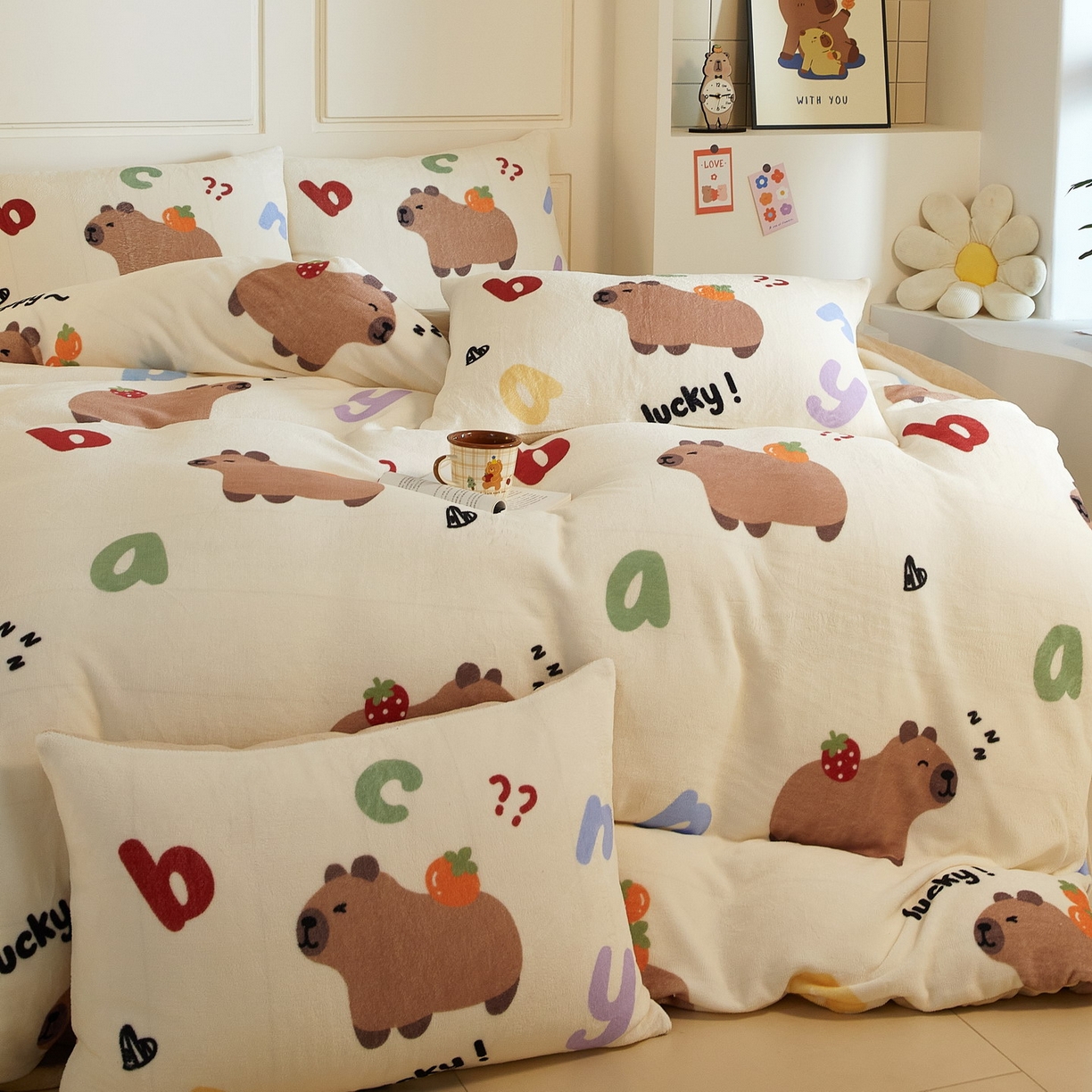 91家纺网 家纺一手货源 找家纺 蘭菲家纺 2025新款卡皮巴拉牛奶绒四件套 皮小萌