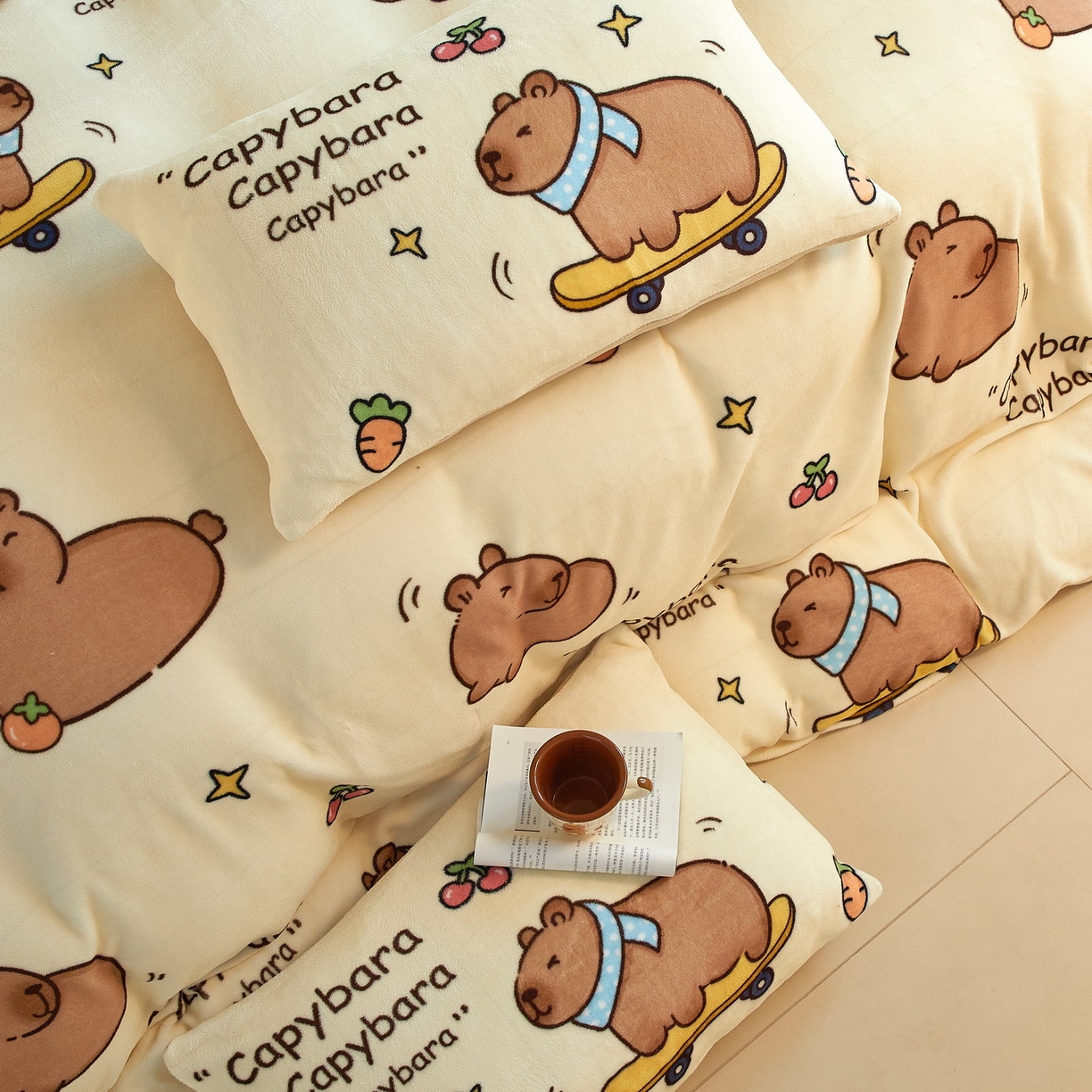 91家纺网 家纺一手货源 找家纺 蘭菲家纺 2025新款卡皮巴拉牛奶绒四件套 爱滑板