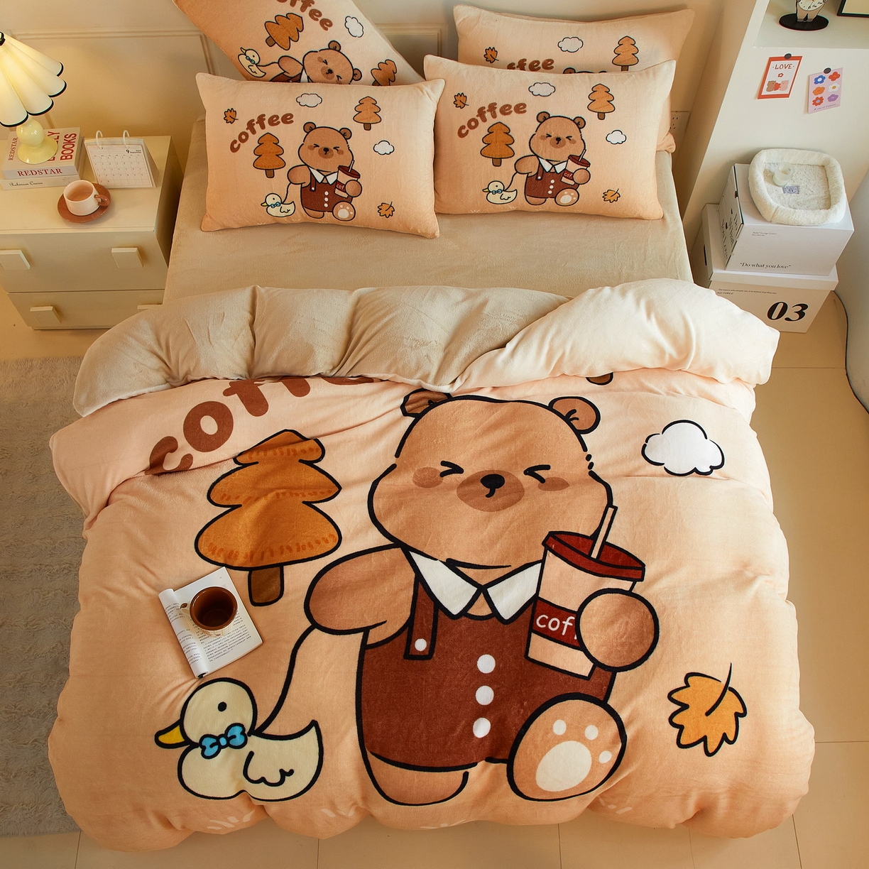 91家纺网 家纺一手货源 找家纺 蘭菲家纺 2025新款卡皮巴拉牛奶绒四件套 拉小鸭