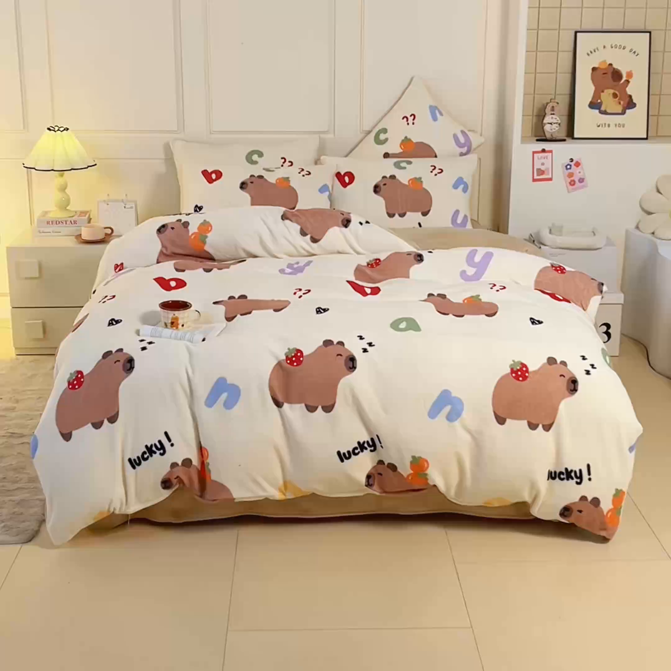 91家纺网 家纺一手货源 找家纺 蘭菲家纺 2025新款卡皮巴拉牛奶绒四件套 皮小萌