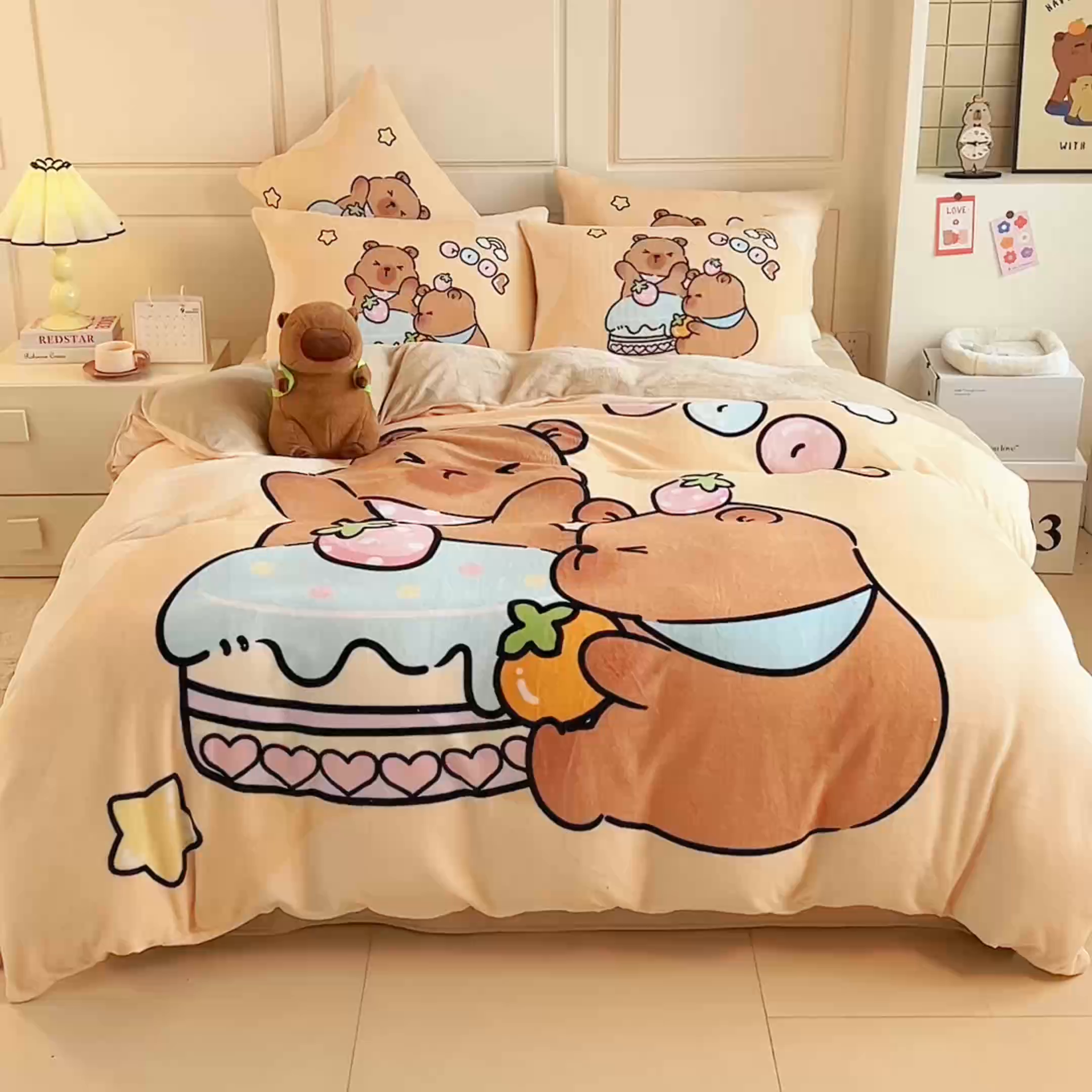 91家纺网 家纺一手货源 找家纺 蘭菲家纺 2025新款卡皮巴拉牛奶绒四件套 爱卡皮