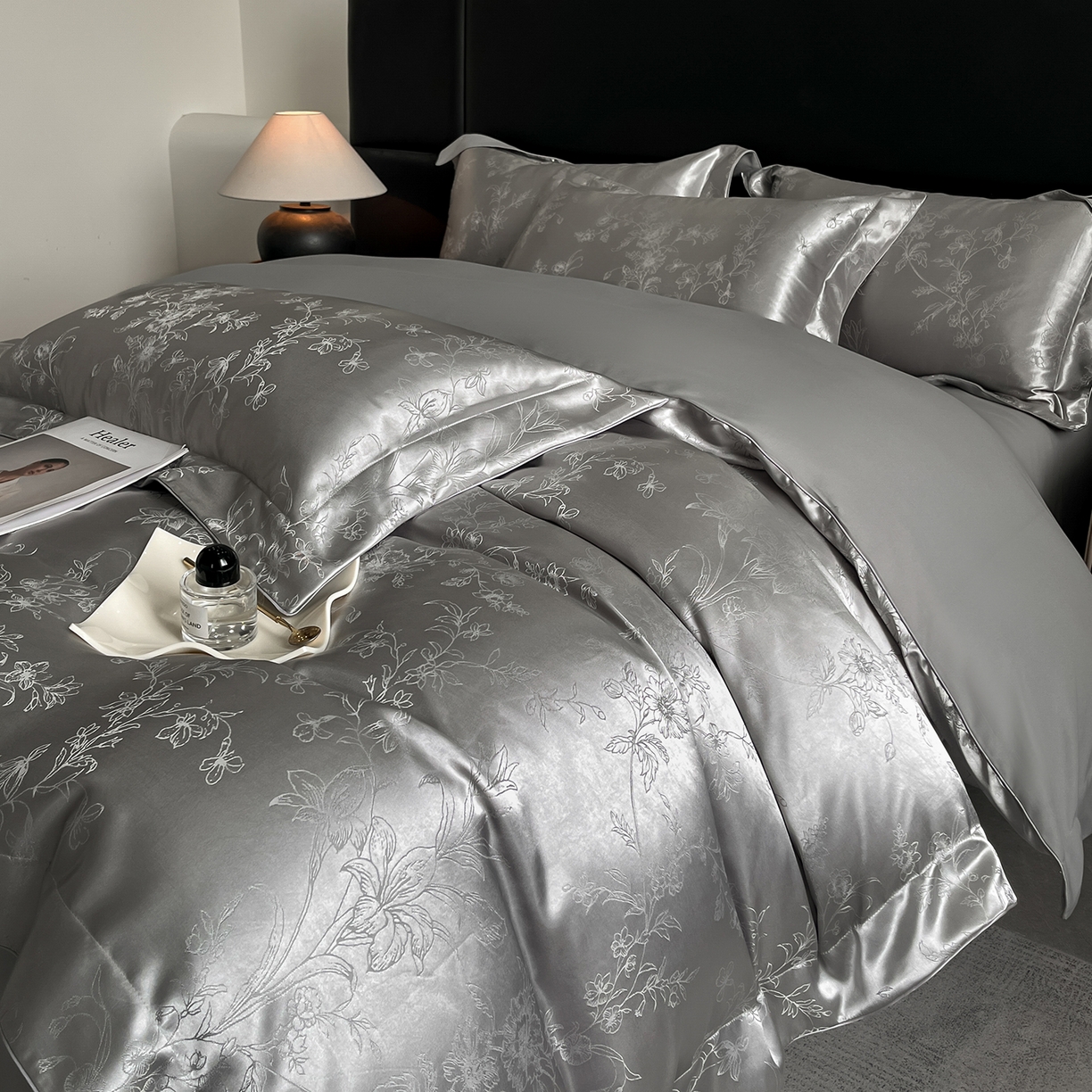 91家纺网 家纺一手货源 找家纺 置顶家纺 2025新款幸卉亲肤提花四件套 幸卉-高级灰