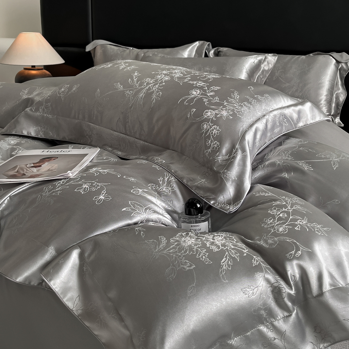 91家纺网 家纺一手货源 找家纺 置顶家纺 2025新款幸卉亲肤提花四件套 幸卉-高级灰