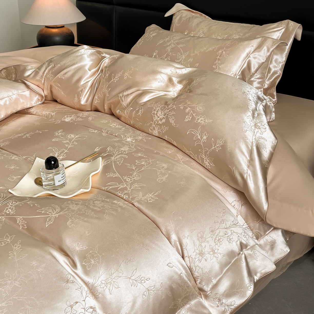 91家纺网 家纺一手货源 找家纺 置顶家纺 2025新款幸卉亲肤提花四件套 幸卉-香槟