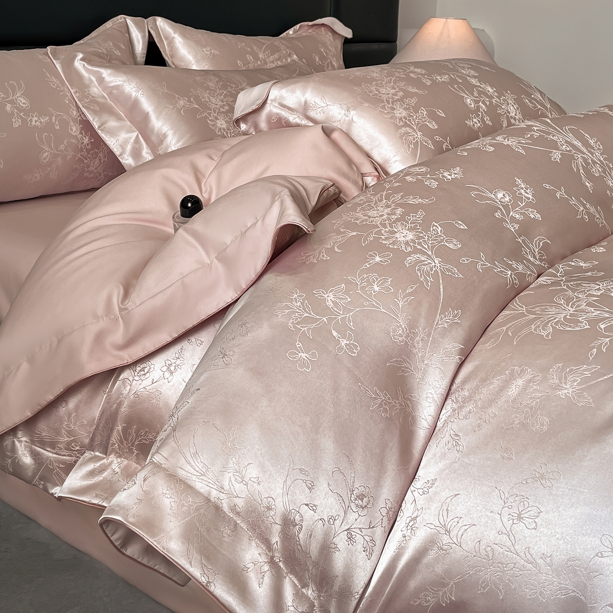 91家纺网 家纺一手货源 找家纺 置顶家纺 2025新款幸卉亲肤提花四件套 幸卉-粉紫