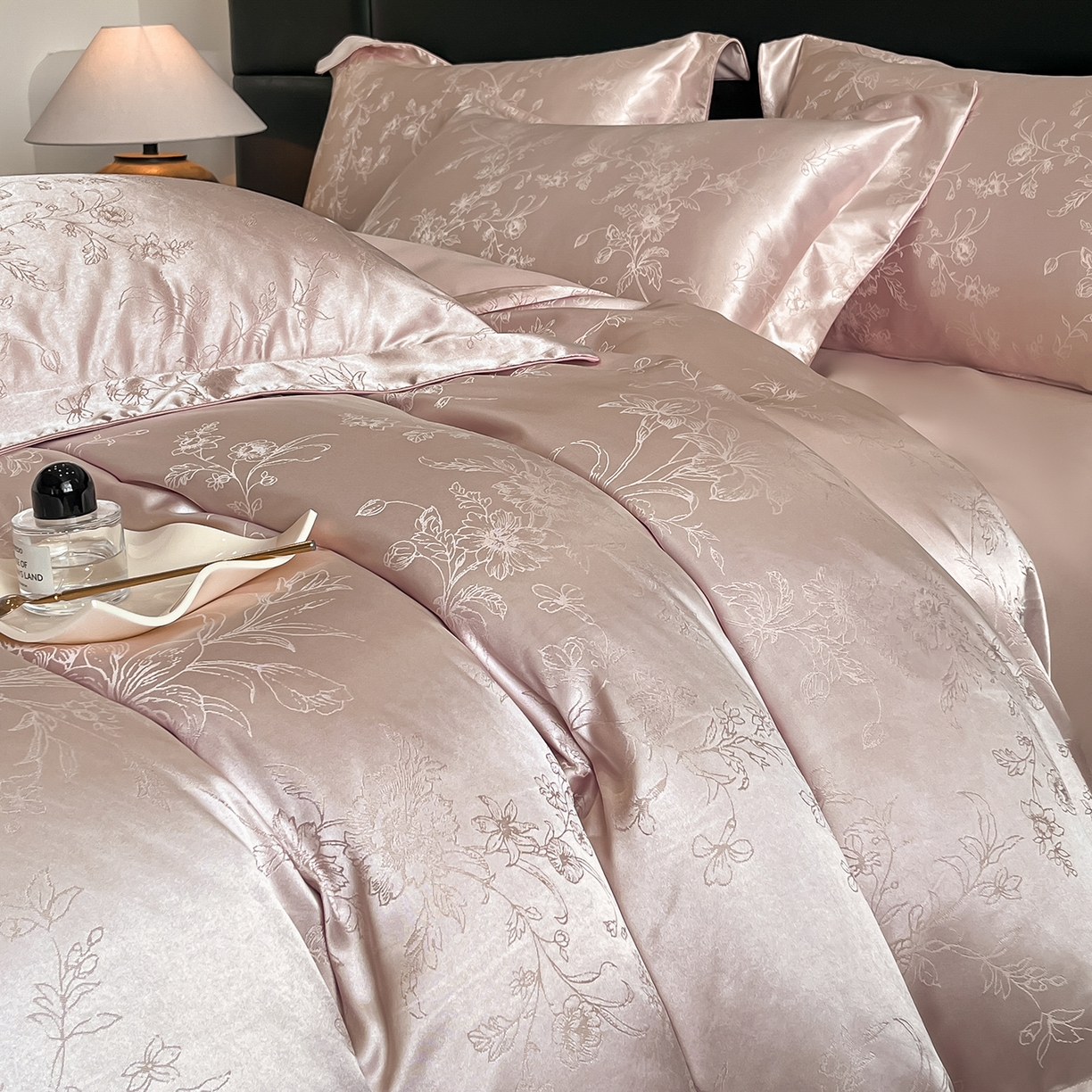 91家纺网 家纺一手货源 找家纺 置顶家纺 2025新款幸卉亲肤提花四件套 幸卉-粉紫