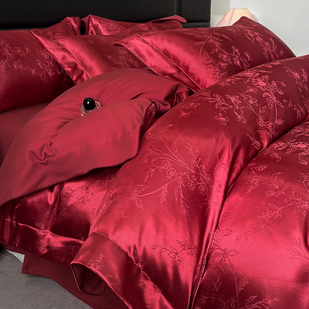 91家纺网 家纺一手货源 找家纺 置顶家纺 2025新款幸卉亲肤提花四件套 幸卉-温馨红