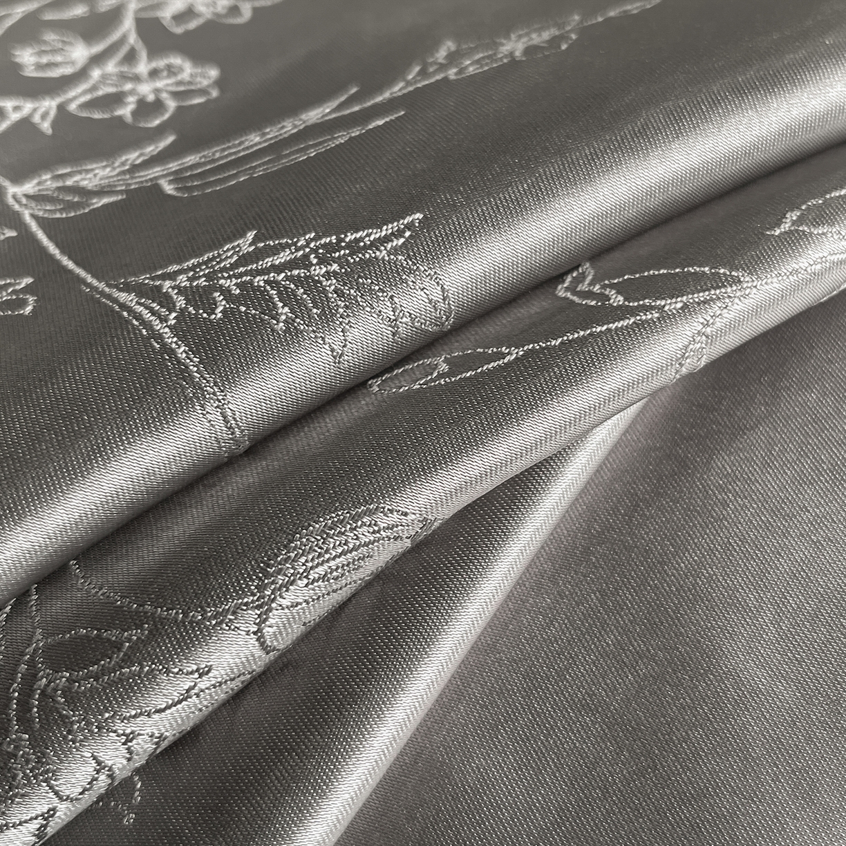 91家纺网 家纺一手货源 找家纺 置顶家纺 2025新款幸卉亲肤提花四件套 幸卉-高级灰