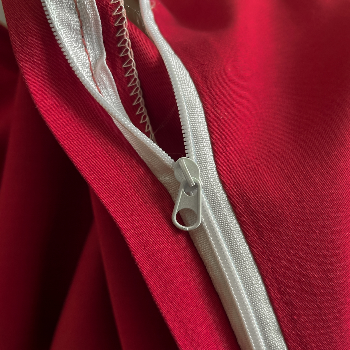 91家纺网 家纺一手货源 找家纺 置顶家纺 2025新款幸卉亲肤提花四件套 幸卉-温馨红