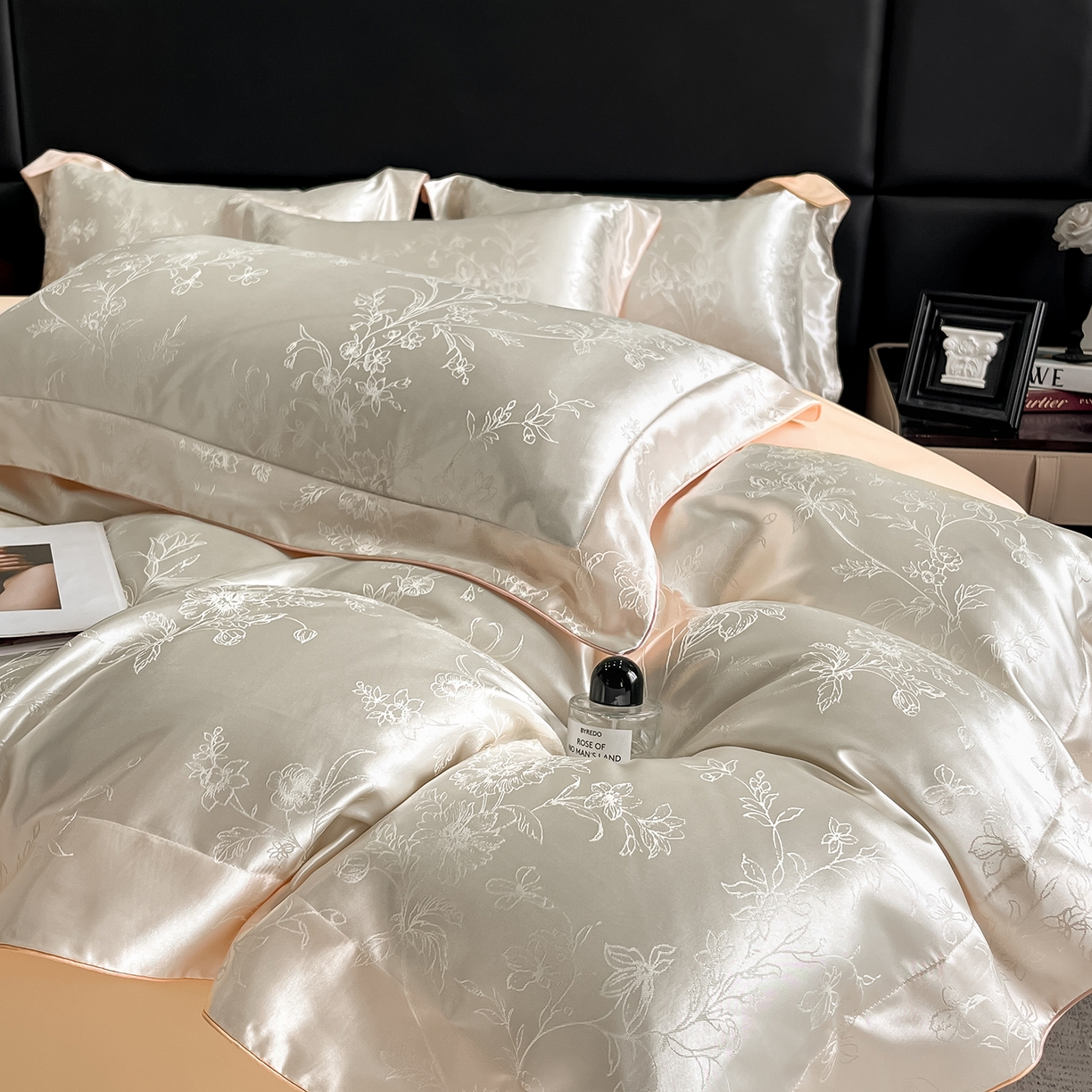 91家纺网 家纺一手货源 找家纺 置顶家纺 2025新款幸卉亲肤提花四件套 幸卉-白+香槟