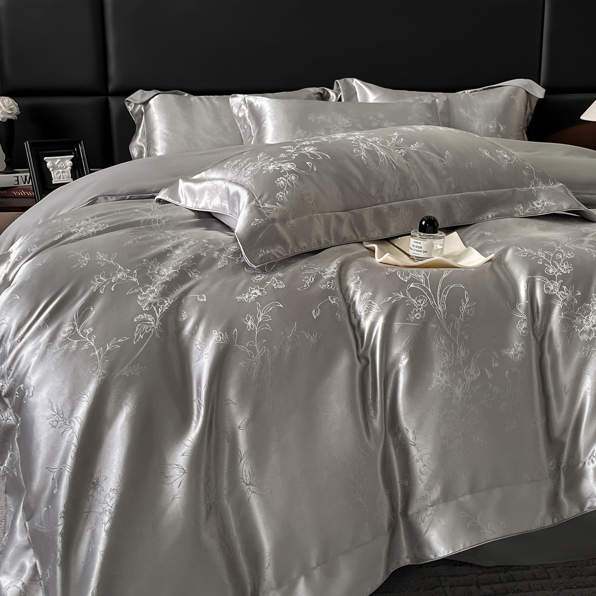 91家纺网 家纺一手货源 找家纺 置顶家纺 2025新款幸卉亲肤提花四件套 幸卉-高级灰