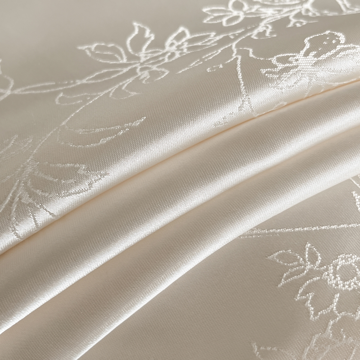 91家纺网 家纺一手货源 找家纺 置顶家纺 2025新款幸卉亲肤提花四件套 幸卉-白+粉