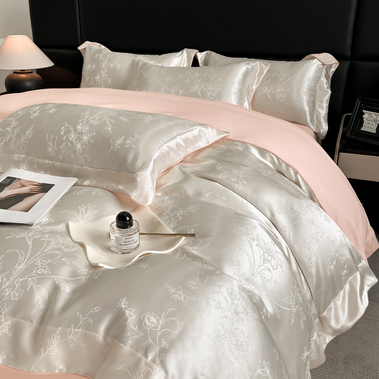 91家纺网 家纺一手货源 找家纺 置顶家纺 2025新款幸卉亲肤提花四件套 幸卉-白+粉