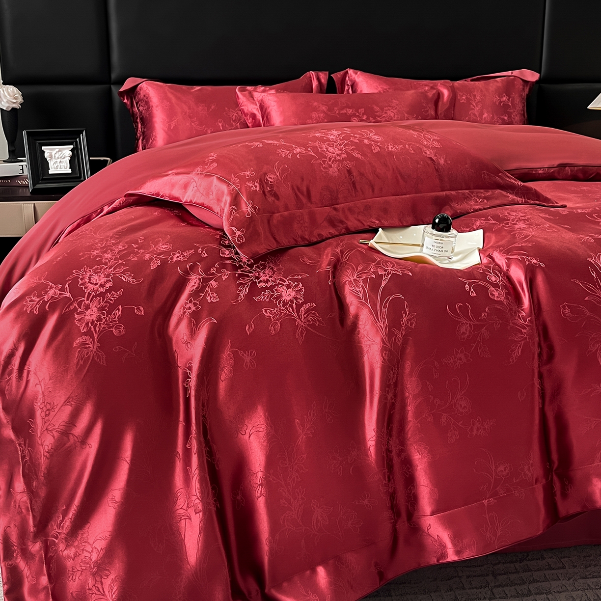 91家纺网 家纺一手货源 找家纺 置顶家纺 2025新款幸卉亲肤提花四件套 幸卉-温馨红