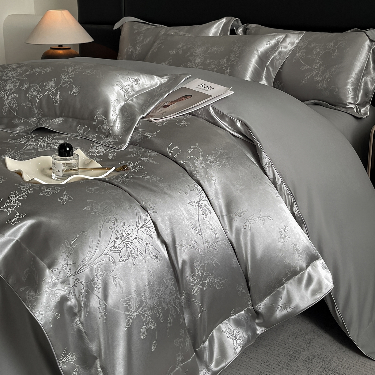 91家纺网 家纺一手货源 找家纺 置顶家纺 2025新款幸卉亲肤提花四件套 幸卉-高级灰