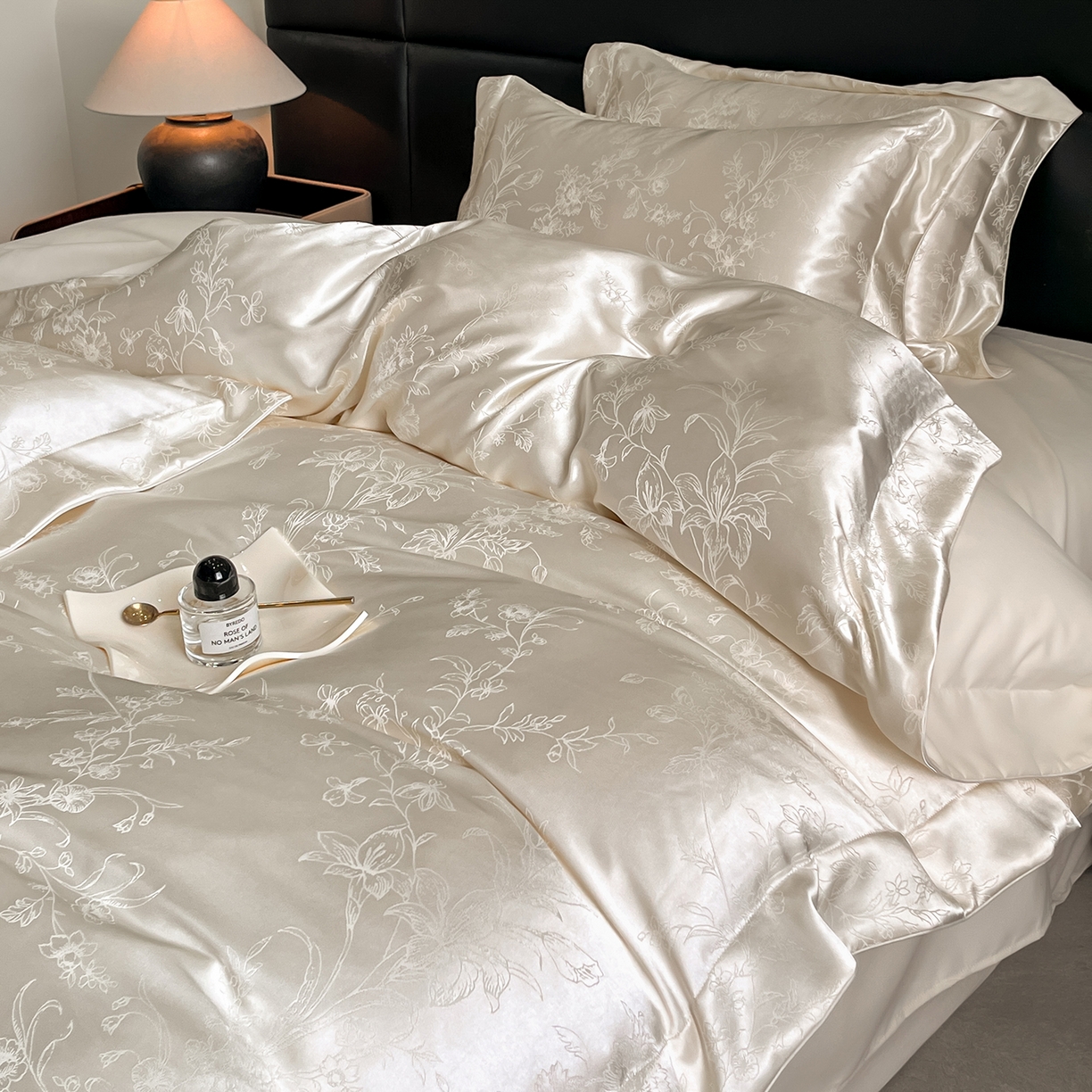 91家纺网 家纺一手货源 找家纺 置顶家纺 2025新款幸卉亲肤提花四件套 幸卉-奶昔白