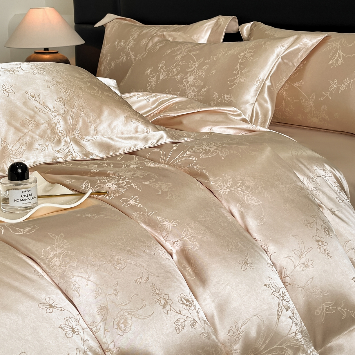 91家纺网 家纺一手货源 找家纺 置顶家纺 2025新款幸卉亲肤提花四件套 幸卉-香槟