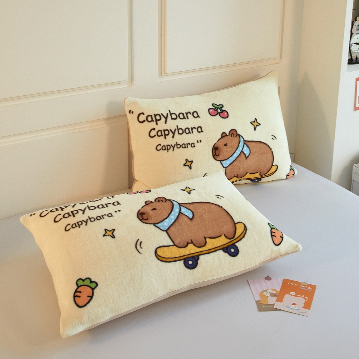 91家纺网 家纺一手货源 找家纺 蘭菲家纺 2025新款卡皮巴拉牛奶绒单枕套 枕套单件 爱滑板