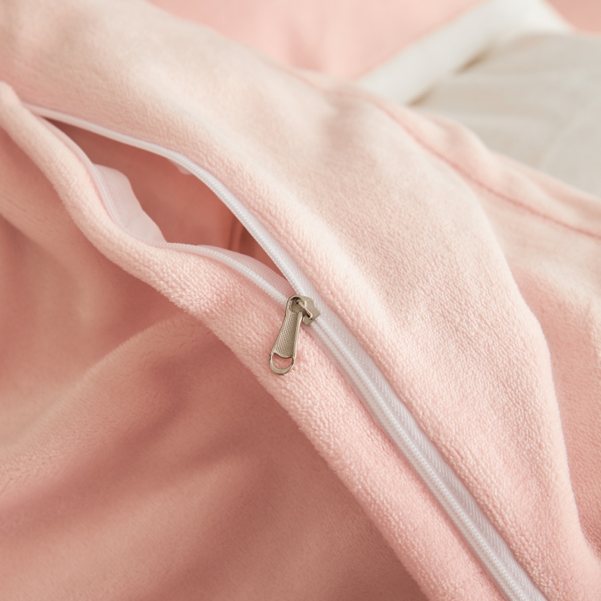 91家纺网 家纺一手货源 找家纺 （总）置顶家纺 2025新款轻奢刺绣牛奶绒四件套-COCO小姐系列