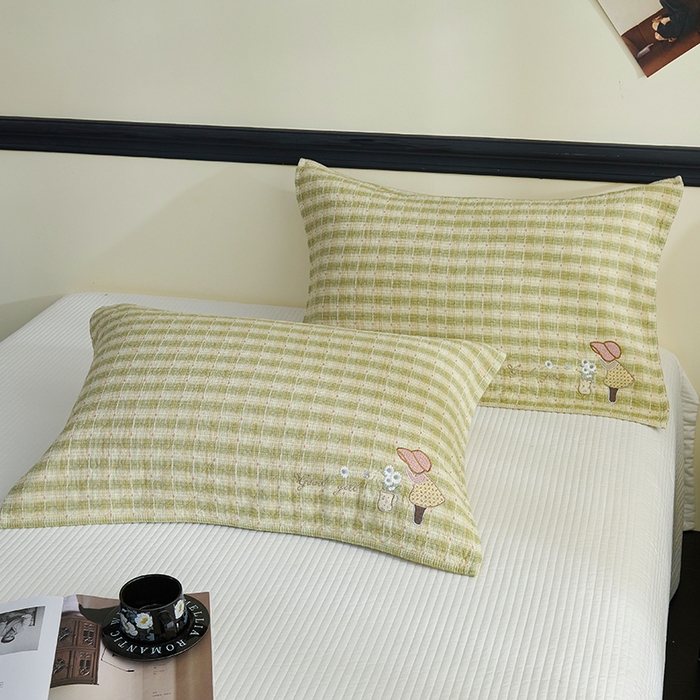 91家纺网 家纺一手货源 找家纺 棠薇家纺 2025新款全棉纱布枕巾绣花枕巾纯棉水洗枕巾卡通高档枕巾预缩水 草帽女孩绿