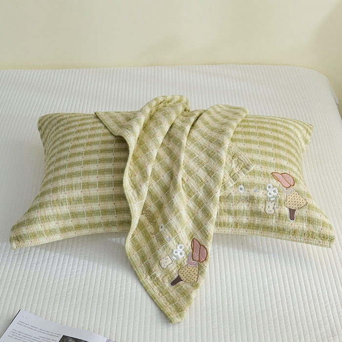 91家纺网 家纺一手货源 找家纺 棠薇家纺 2025新款全棉纱布枕巾绣花枕巾纯棉水洗枕巾卡通高档枕巾预缩水 草帽女孩绿