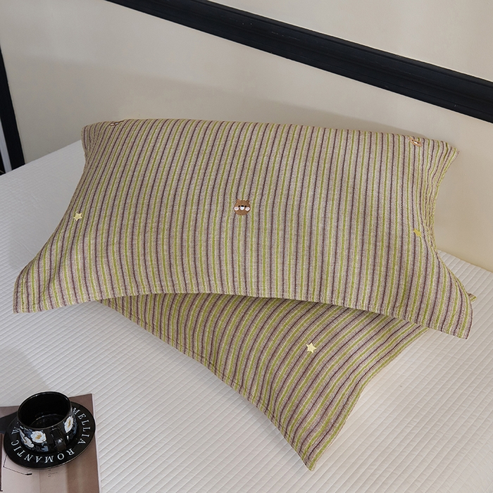 91家纺网 家纺一手货源 找家纺 棠薇家纺 2025新款全棉纱布枕巾绣花枕巾纯棉水洗枕巾卡通高档枕巾预缩水 绣熊咖