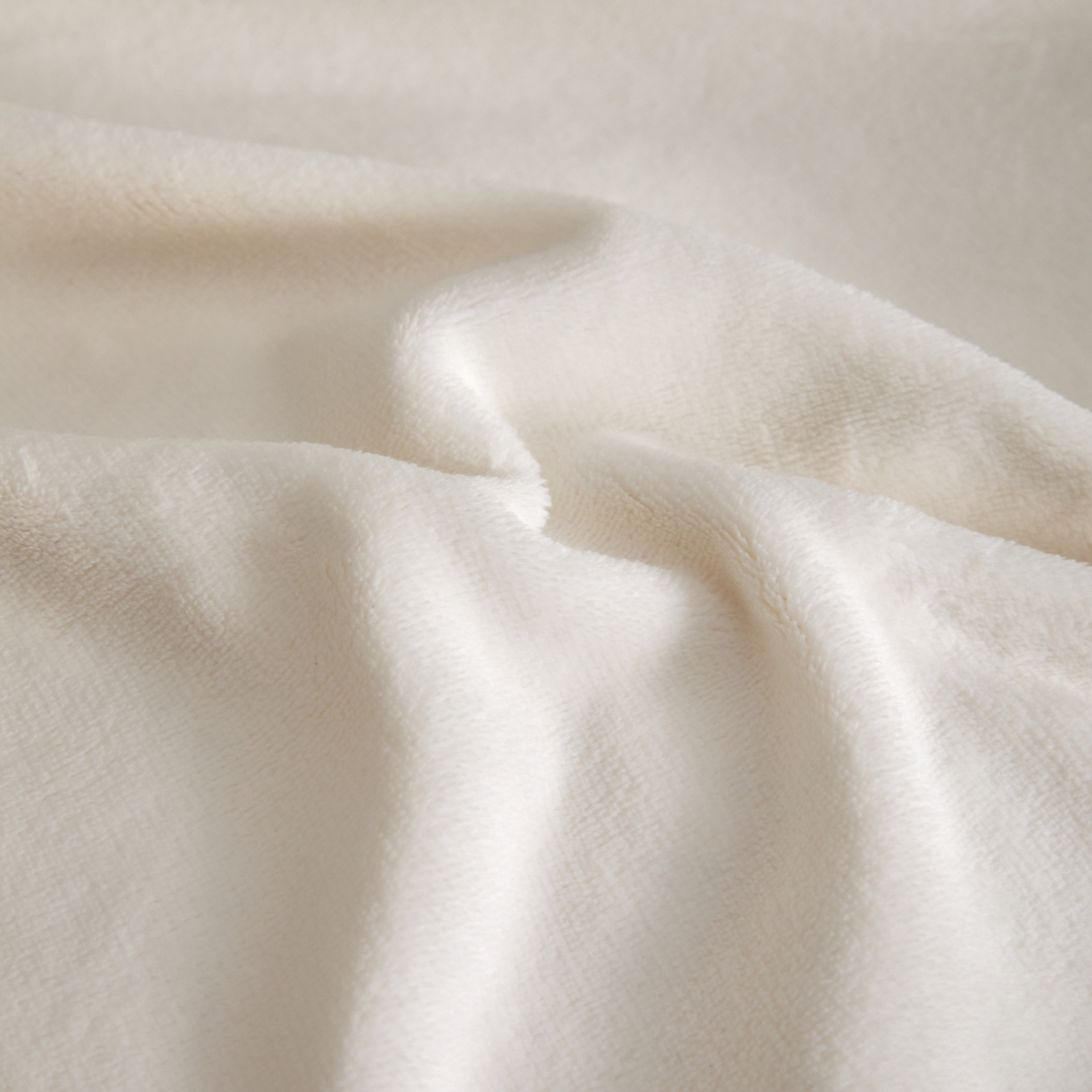 91家纺网 家纺一手货源 找家纺 置顶家纺 2025新款轻奢刺绣牛奶绒四件套-COCO小姐系列 COCO小姐牛奶绒-奶白+蓝