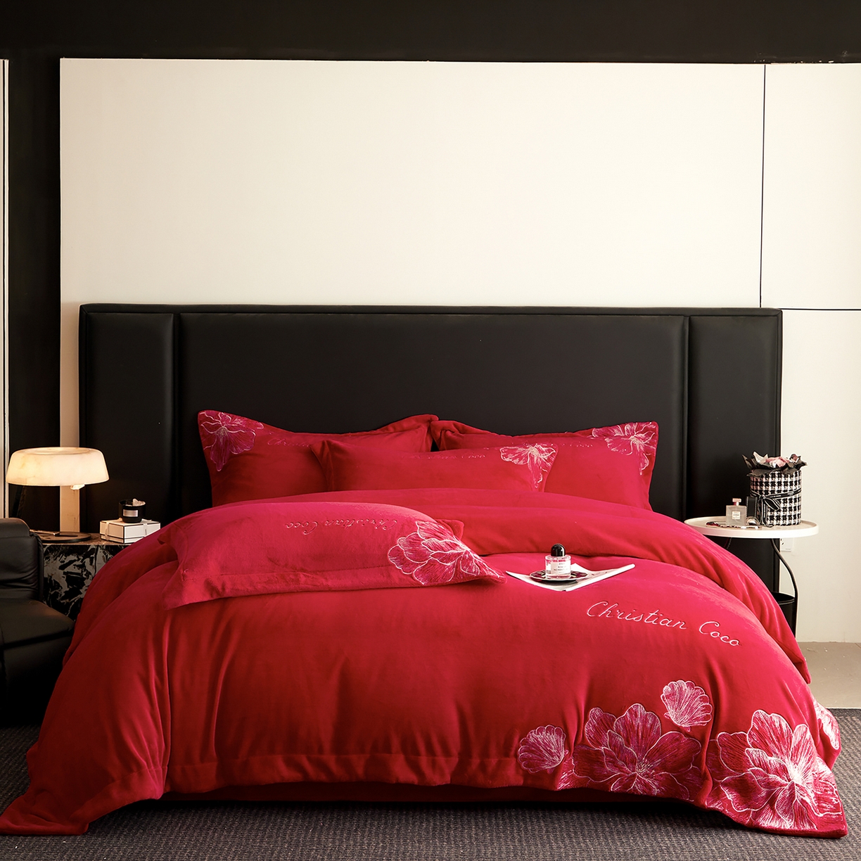 91家纺网 家纺一手货源 找家纺 置顶家纺 2025新款轻奢刺绣牛奶绒四件套-COCO小姐系列 COCO小姐牛奶绒-大红