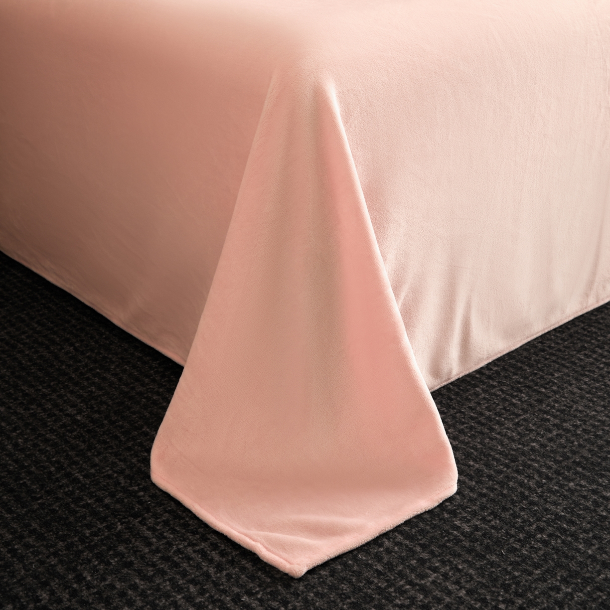 91家纺网 家纺一手货源 找家纺 置顶家纺 2025新款轻奢刺绣牛奶绒四件套-COCO小姐系列 COCO小姐牛奶绒-奶白+粉