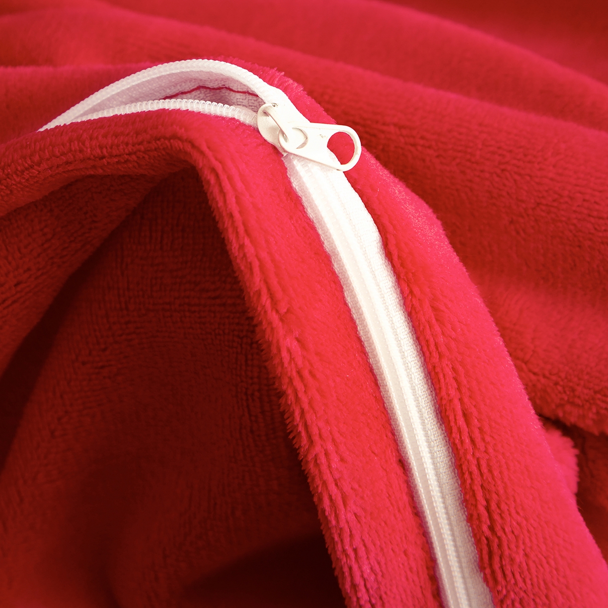 91家纺网 家纺一手货源 找家纺 置顶家纺 2025新款轻奢刺绣牛奶绒四件套-COCO小姐系列 COCO小姐牛奶绒-大红