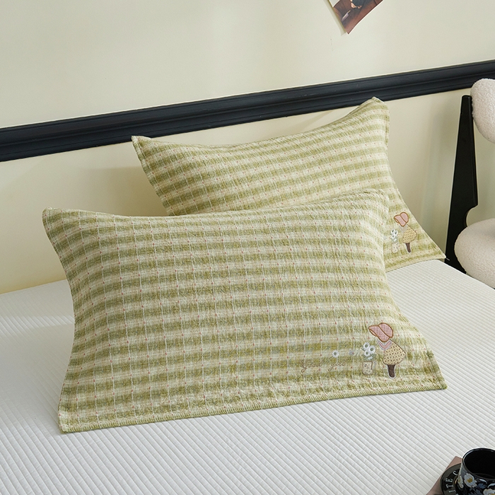 91家纺网 家纺一手货源 找家纺 棠薇家纺 2025新款全棉纱布枕巾绣花枕巾纯棉水洗枕巾卡通高档枕巾预缩水 草帽女孩绿