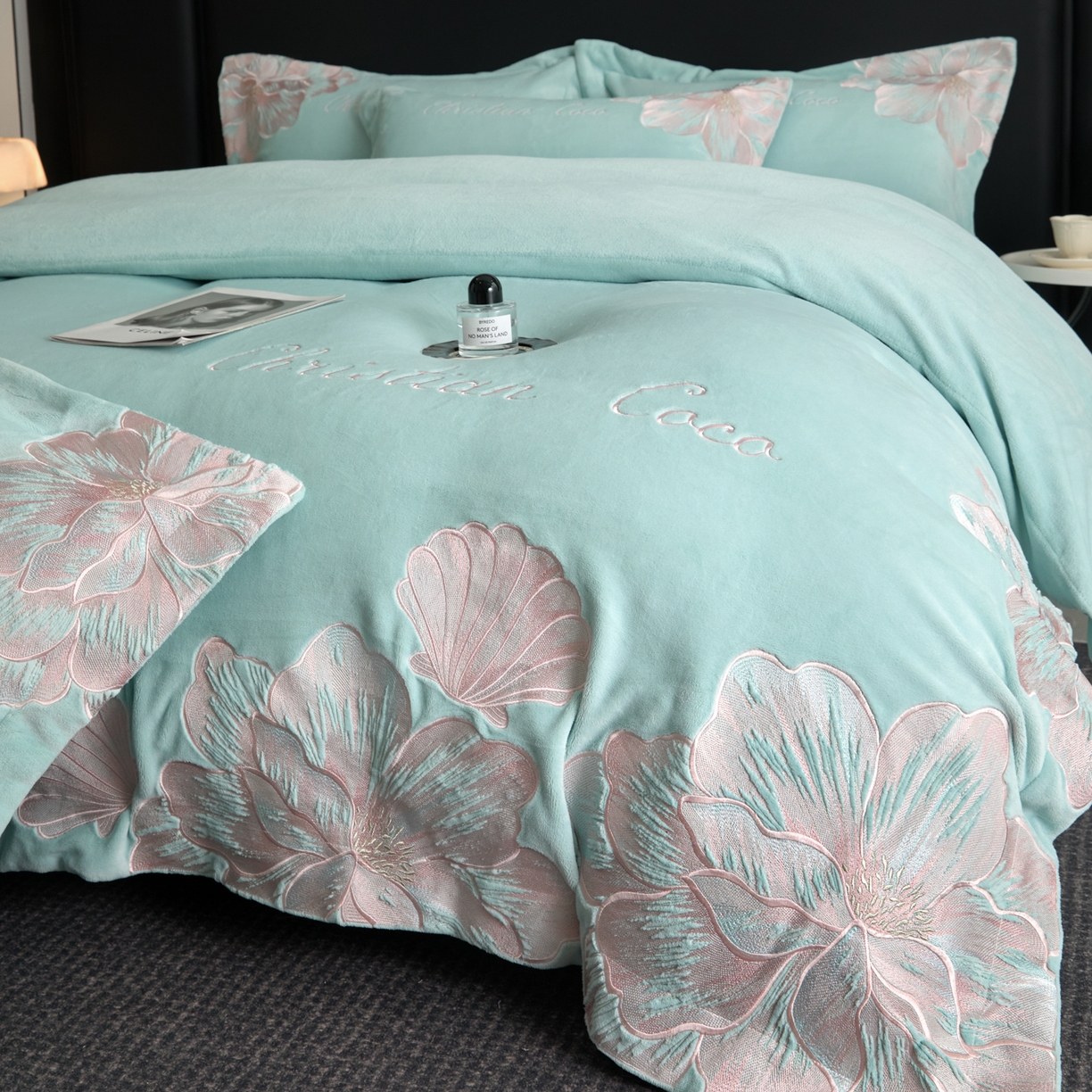 置顶家纺 2025新款轻奢刺绣牛奶绒四件套-COCO小姐系列 COCO小姐牛奶绒-繁星蓝