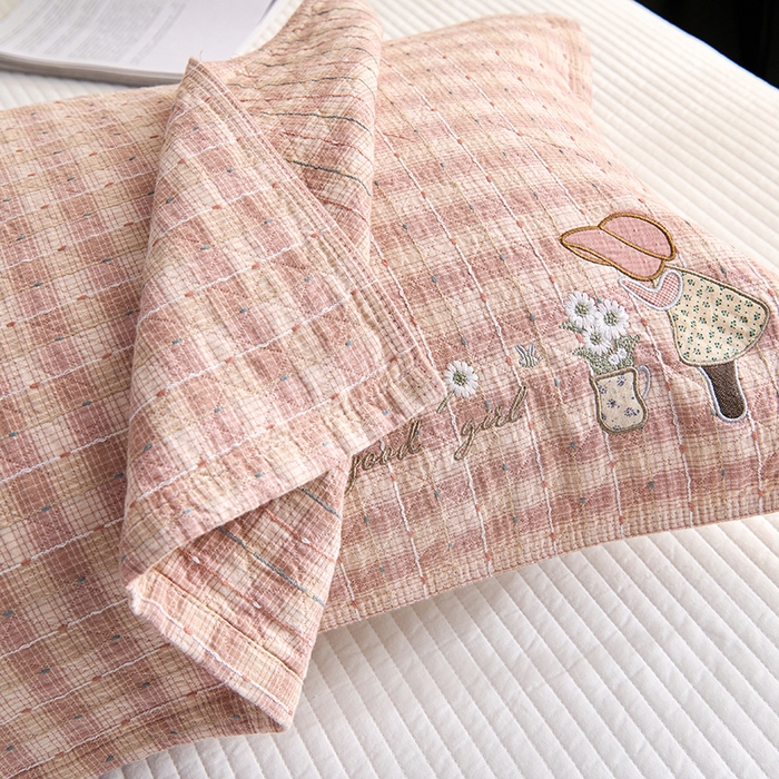 91家纺网 家纺一手货源 找家纺 棠薇家纺 2025新款全棉纱布枕巾绣花枕巾纯棉水洗枕巾卡通高档枕巾预缩水 草帽女孩粉