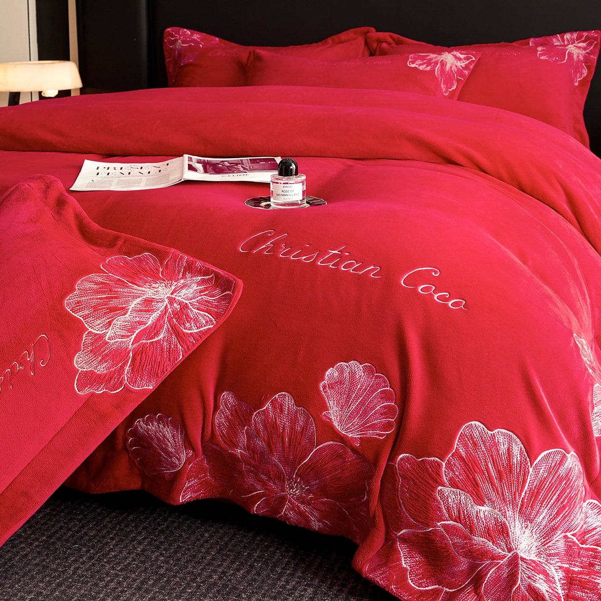 91家纺网 家纺一手货源 找家纺 （总）置顶家纺 2025新款轻奢刺绣牛奶绒四件套-COCO小姐系列