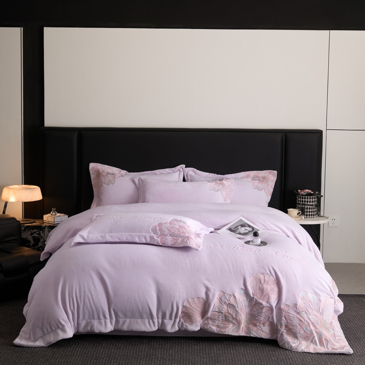 91家纺网 家纺一手货源 找家纺 置顶家纺 2025新款轻奢刺绣牛奶绒四件套-COCO小姐系列 COCO小姐牛奶绒-香芋紫