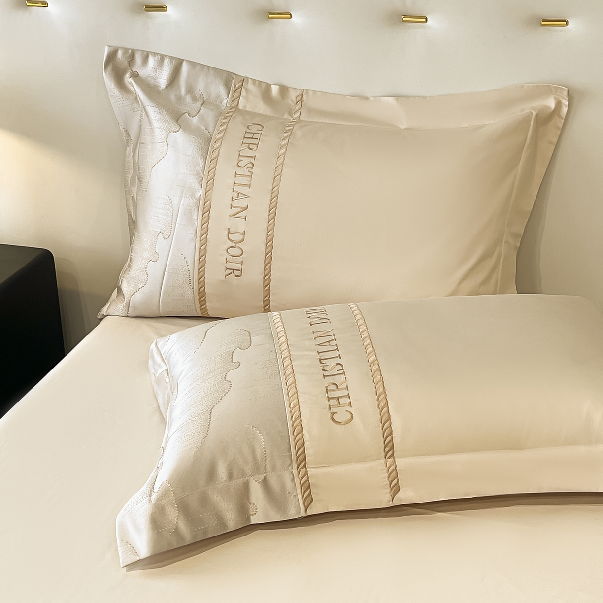 91家纺网 家纺一手货源 找家纺 置顶家纺 2025新款亲肤提花拼接刺绣四件套系列 璞云-咖色