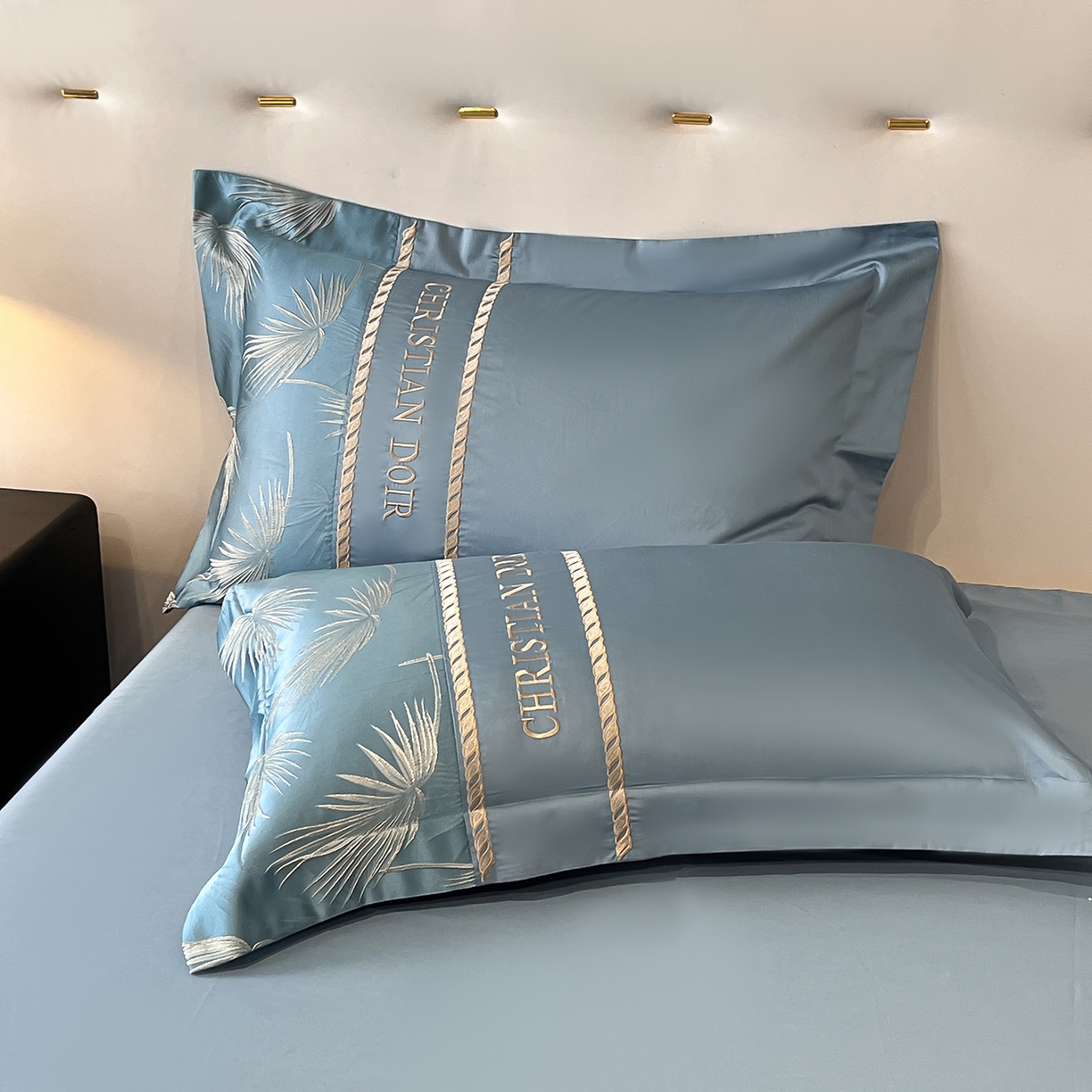 91家纺网 家纺一手货源 找家纺 置顶家纺 2025新款亲肤提花拼接刺绣四件套系列 颜予-宾利蓝