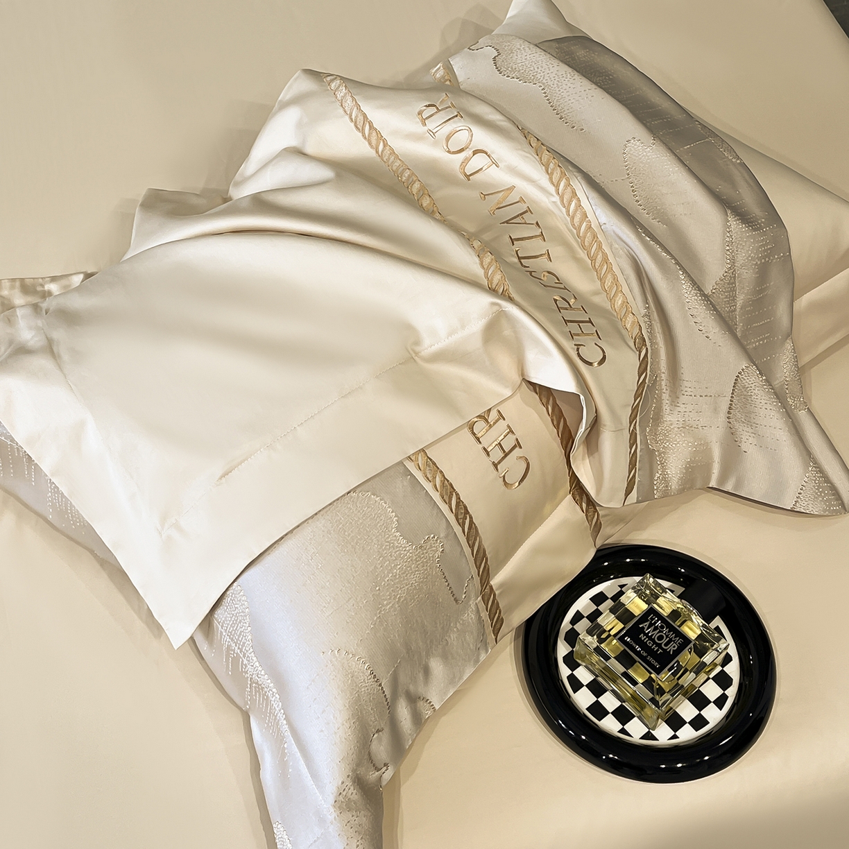 91家纺网 家纺一手货源 找家纺 置顶家纺 2025新款亲肤提花拼接刺绣四件套系列 璞云-咖色