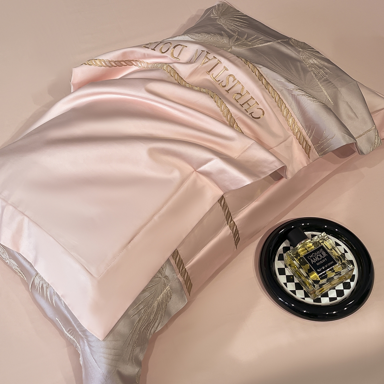 91家纺网 家纺一手货源 找家纺 置顶家纺 2025新款亲肤提花拼接刺绣四件套系列 颜予-玉粉