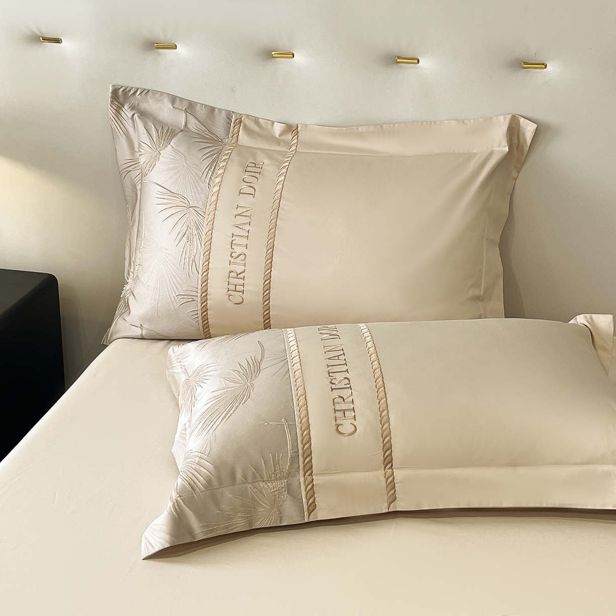 91家纺网 家纺一手货源 找家纺 置顶家纺 2025新款亲肤提花拼接刺绣四件套系列 颜予-浅香槟