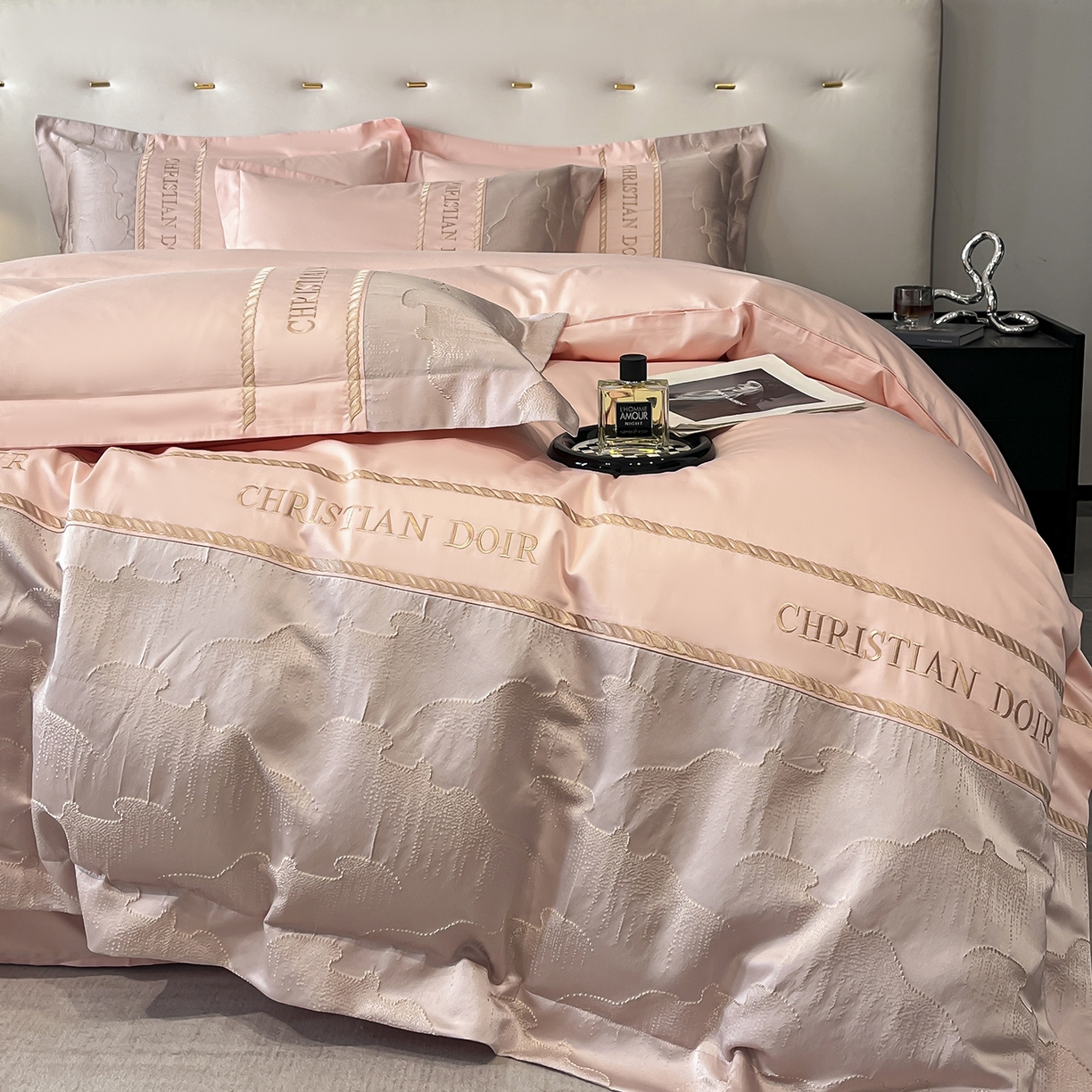 91家纺网 家纺一手货源 找家纺 置顶家纺 2025新款亲肤提花拼接刺绣四件套系列 璞云-粉玉