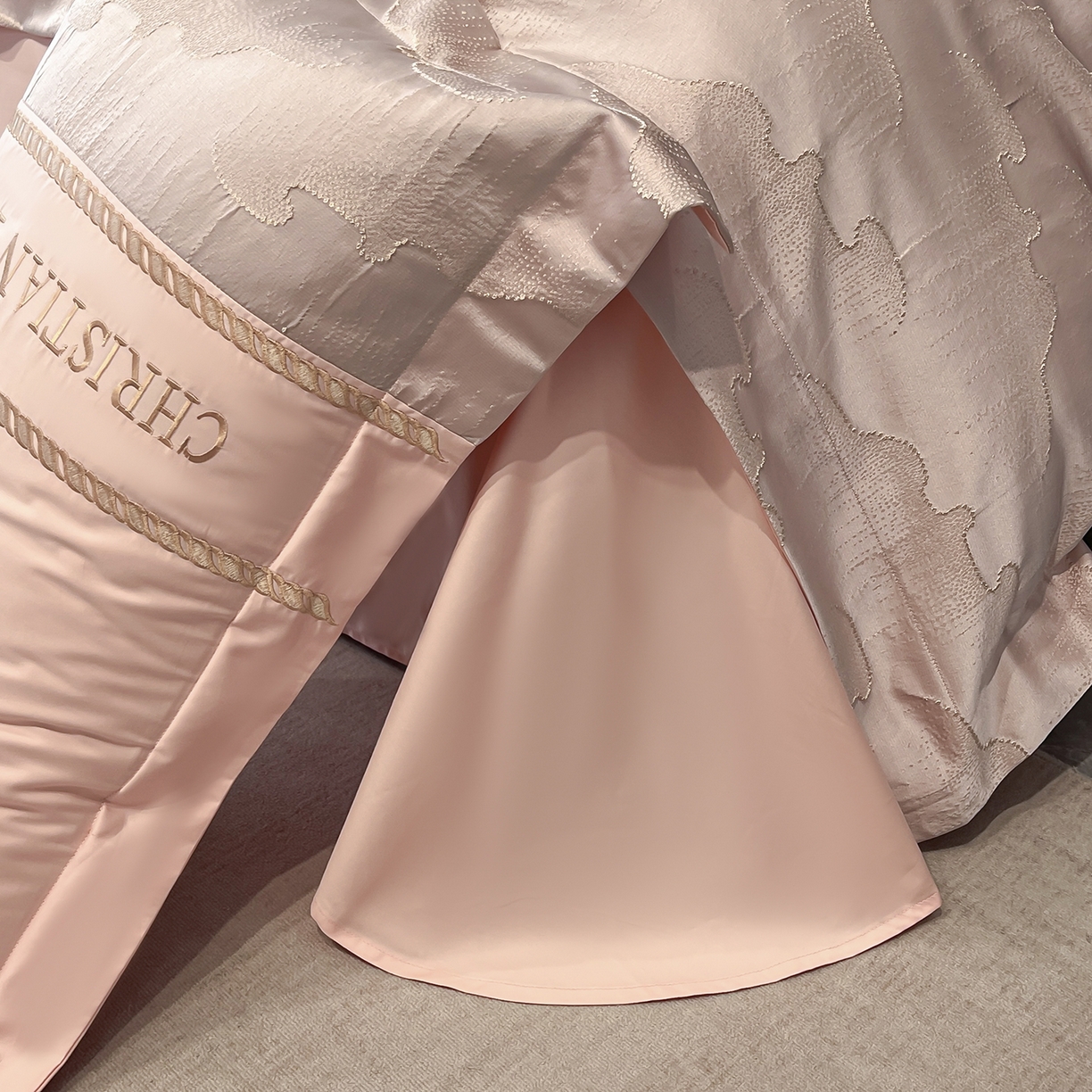 91家纺网 家纺一手货源 找家纺 置顶家纺 2025新款亲肤提花拼接刺绣四件套系列 璞云-粉玉